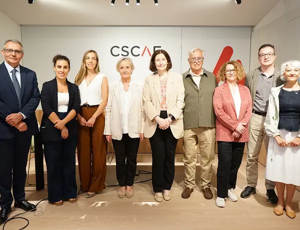 Fotografía de familia durante la jornada entre arquitectos y Notariado